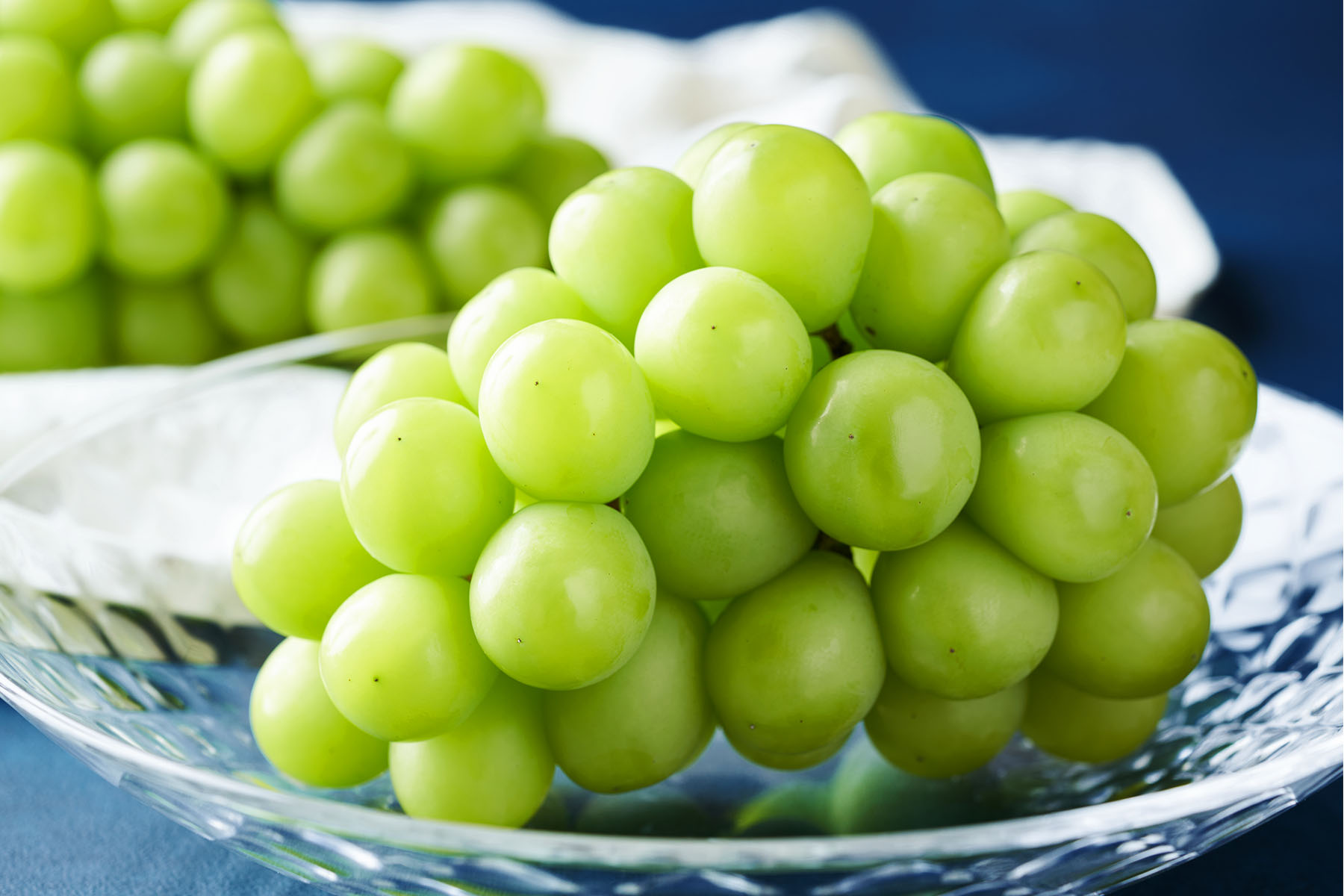 見惚れるほどの美しさ、大粒で美しいエメラルドグリーン。