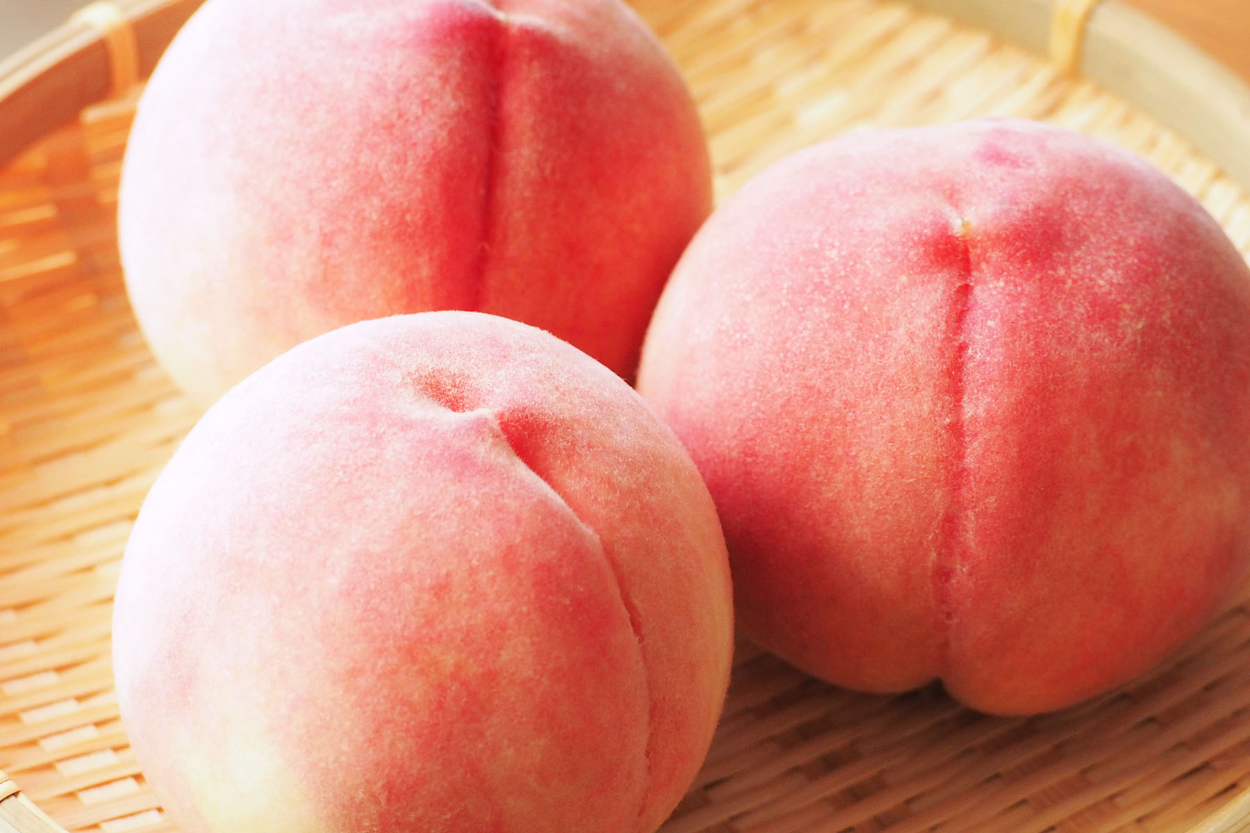 桃色の見た目も味わいも贅沢な逸品。ご贈答にも最適です。