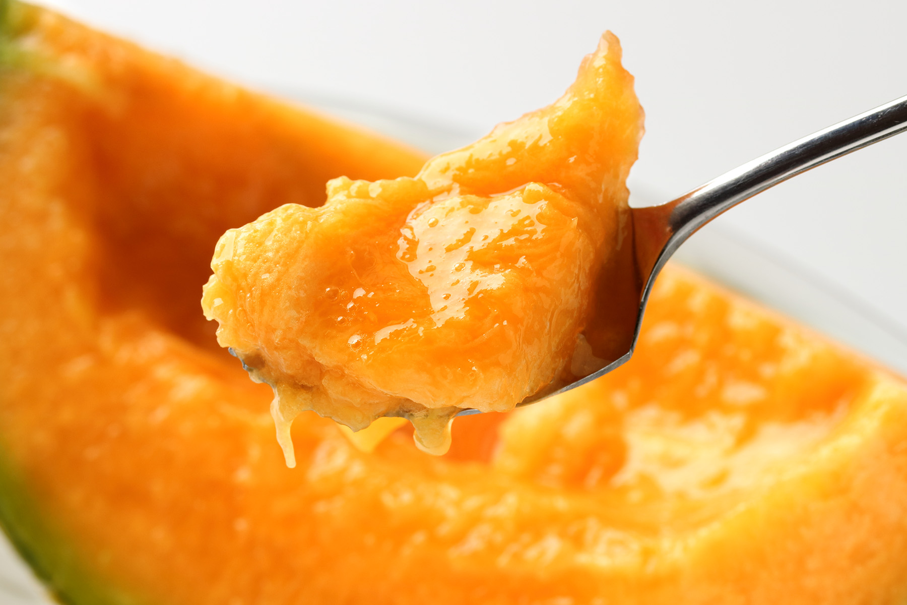 濃厚な香りと甘さ、ジューシーな果肉。まさにメロンの王様です。